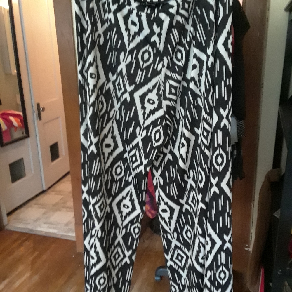 Spandex ankle pants size 1x fits to a 3x